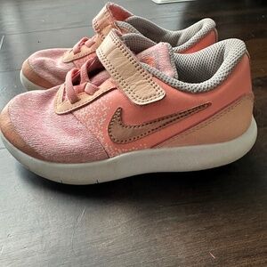 Nike 10C Coral Tennis Shoes